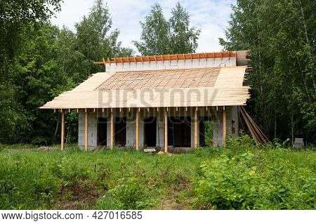 Working Process, Suburban Construction From Silicate And Gas Silicate Blocks And Wood. The Frame Of 