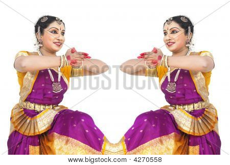 인도의 여성 Bharathanatyam 댄서