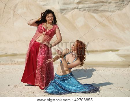 Dwa Bellydance tancerzy