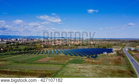 Solar Panel Produces Green, Environmentaly Friendly Energy.