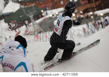 BUKOVEL, 우크라이나-2 월 23 일: 미국, 매디슨 올 슨 자유형 스키 월드 C 중 속도 검사를 수행