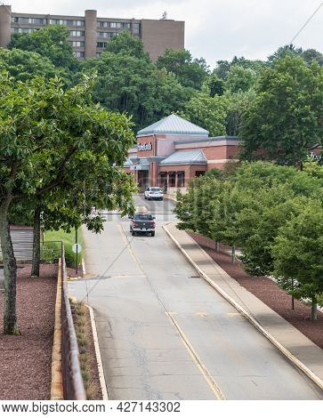 Monroeville, Pennsylvania, Usa July 18, 2021 A Tree Lined Murray Lane At With A Truck At The Interse