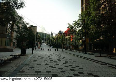 Montreal, Qc, Canada - 7-14-2021: Mctavish Street At Mcgill University On Summer Day After The Ease 