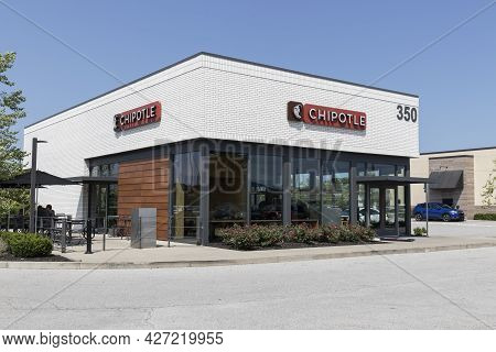 Plainfield - Circa July 2021: Chipotle Mexican Grill Restaurant. Chipotle Is A Chain Of Burrito And 