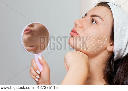 Facial Lifting Thread. Woman Holding A Mirror And Show Her Cheak With Arrows Skin, Contouring Using 