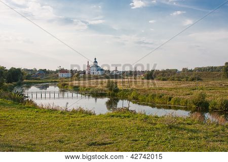 schÃ¶ne Sommerlandschaft bei einem Teich, Vladimirskiy Gebiet, Russland