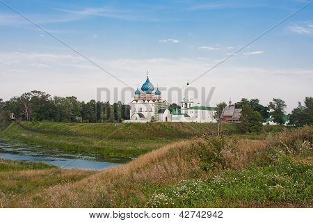 schÃ¶ne Sommerlandschaft bei einem Teich, Vladimirskiy Gebiet, Russland