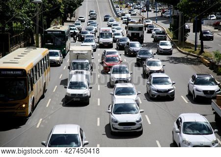 Vehicle Traffic In Salvador