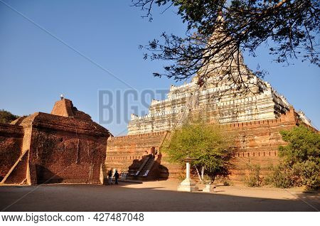 Shwesandaw Pagoda Pyay Temple Chedi Burma Style For Burmese People And Foreign Travelers Travel Visi