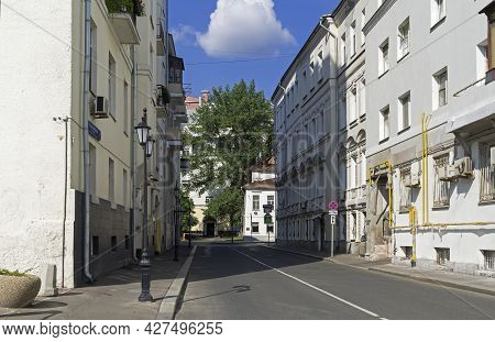 Old Tolmachevsky Lane, Zamoskvorechye, Moscow, Russia. Sunny Morning In July.