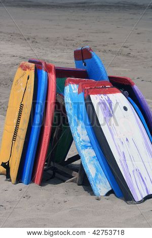 Schede su una spiaggia