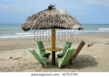 Ritratto di un tavolo sulla spiaggia