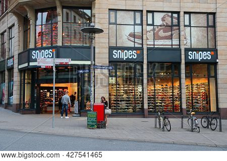 Hamburg, Germany - August 28, 2014: People Visit Snipes Shoe Shop In Hamburg. Snipes Is Part Of Deic