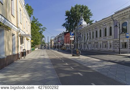 Moscow, Russia - July 18, 2021: Pyatnitskaya Street, Zamoskvorechye. Early July Sunday Morning. Sunn