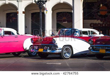 Carros clássicos americanos em Havana Cuba
