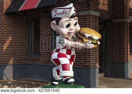 Cincinnati - Circa July 2021: Frisch's Big Boy Restaurant, Home Of The Big Boy Hamburger.