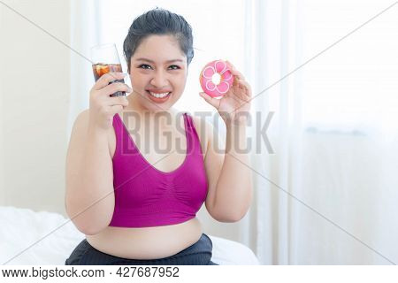 Portrait Asian Plump Woman Joy Of Eating Junk Food , Sweet Treat Cake And Cola Drink - Woman Diet We