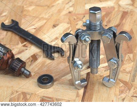 New Bearing Puller And Armature. Puller Removing Gears, Sprockets, Bearings, Pulleys And Much More. 