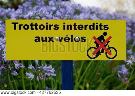 Benodet, Brittany, France - July 23, 2021: French Sign With The Text In English: Sidewalks Forbidden