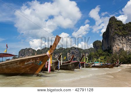 Hosszú farok csónak a Railay part, Krabi, Thaiföld