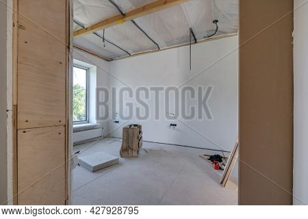 Empty Unfurnished Room With Minimal Preparatory Repairs. Interior With White Walls And Drywall
