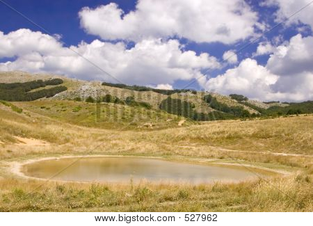 Pequena lagoa no Parque Nacional Galichica, Macedónia