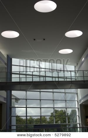 innere Bürogebäude mit großen Fenster