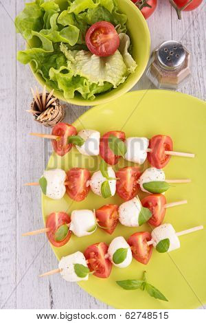 tomato,mozza and basil