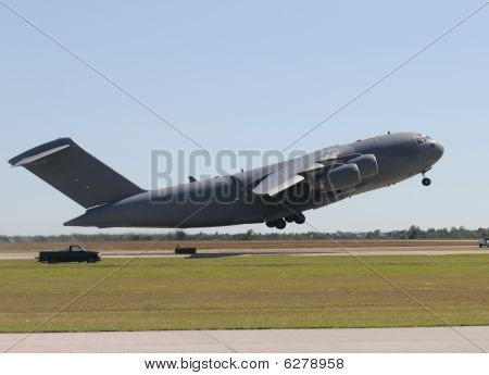 Olbrzymi ładunek Jet
