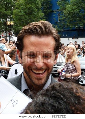 Bradley Cooper ที่ทุกทีมในลอนดอน 27 2553 กรกฎาคม