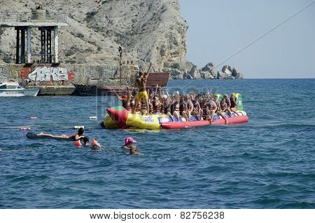 Attraction On The Water - Riding On Water Banana