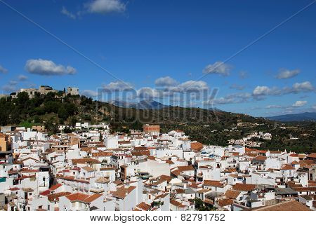White town, Monda.
