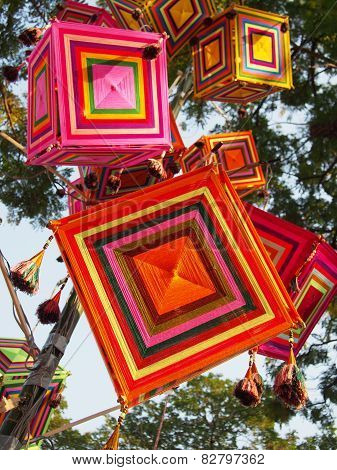 â€˜tungâ€™ The Square Shape Is Weaved Colorful Thread