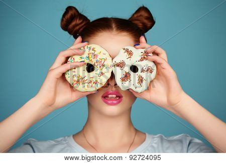 Young Girl With Dark Hair And Bright Makeup Holding Sweet Donuts