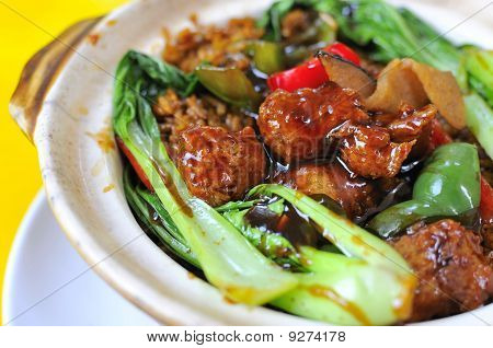 อาหารหมูเปรี้ยวและหวาน Claypot