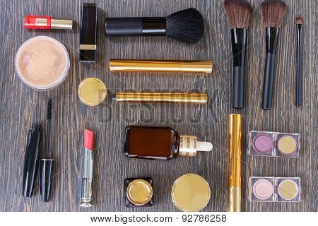 brushes on eye shadows palette
