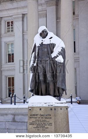 Albert Gallatin patsas lumi valtiovarainministeriö Washington Dc