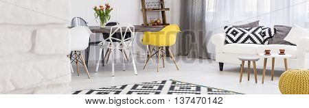 Fashionable Finish With The Taste Of The Living Room