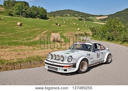 TREDOZIO FC ITALY: driver and co-driver on a sports car Porsche 911 24 Gr. 4 traveling in the hills during the rally 