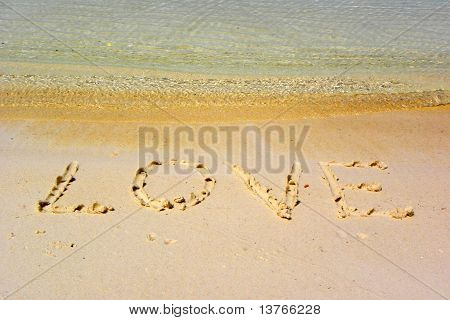 Wort Liebe auf Sand