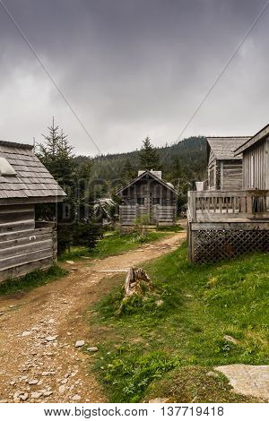 Mount LeConte Village Trail weaves between rustic wooden cottages