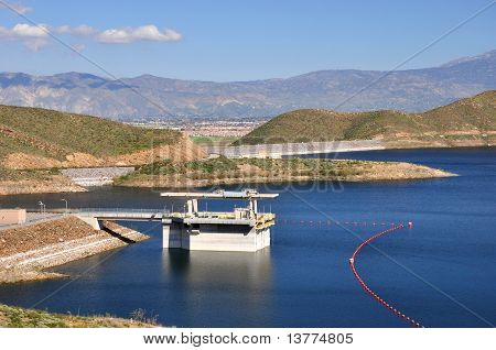 Diamond Valley Lake dam