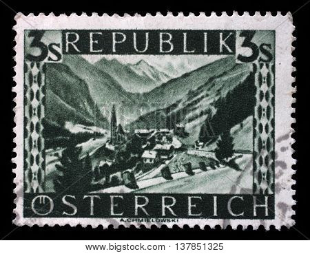 AUSTRIA - CIRCA 1946: stamp printed by Austria, shows Heiligenblut (Carinthia), Landscape series, circa 1946, on September 09, 2014, Zagreb, Croatia