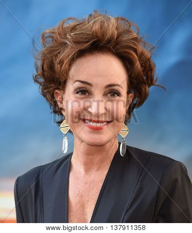LOS ANGELES - JUL 9:  Annie Potts arrives to the 