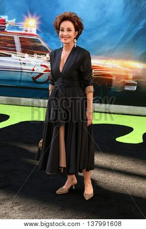 LOS ANGELES - JUL 9:  Annie Potts at the Ghostbusters Premiere at the TCL Chinese Theater IMAX on July 9, 2016 in Los Angeles, CA