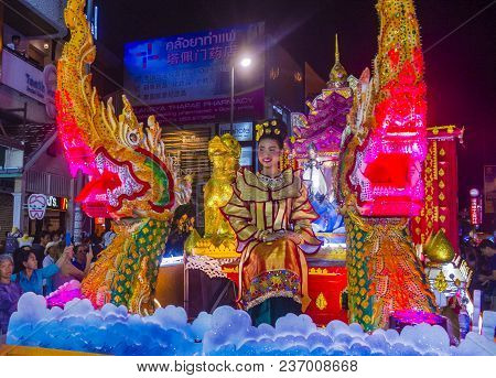 Chiang Mai , Thailand - Nov 04 : Participants In A Parade During Yee Peng Festival In Chiang Mai , T
