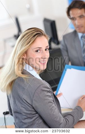 Entrevista de emprego de atendimento mulher