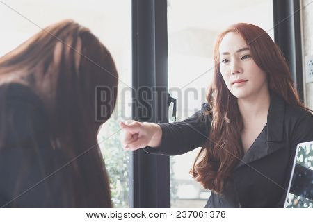 Employees Are Blamed,boss Reprimand Henchman,dissatisfied Colleagues,break Up Between Colleagues,co-