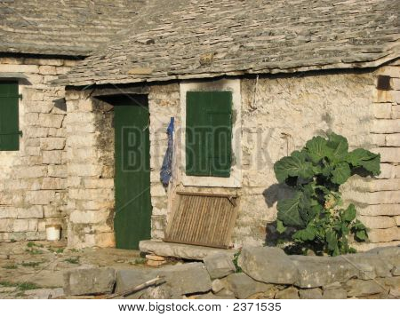 古い石造りの家
