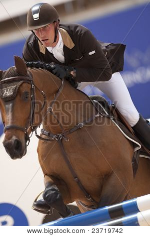 VALENCIA, Espanha - 8 de maio: França de Staut, cavalo Brasil, piloto no Global Champions Tour Valência 201